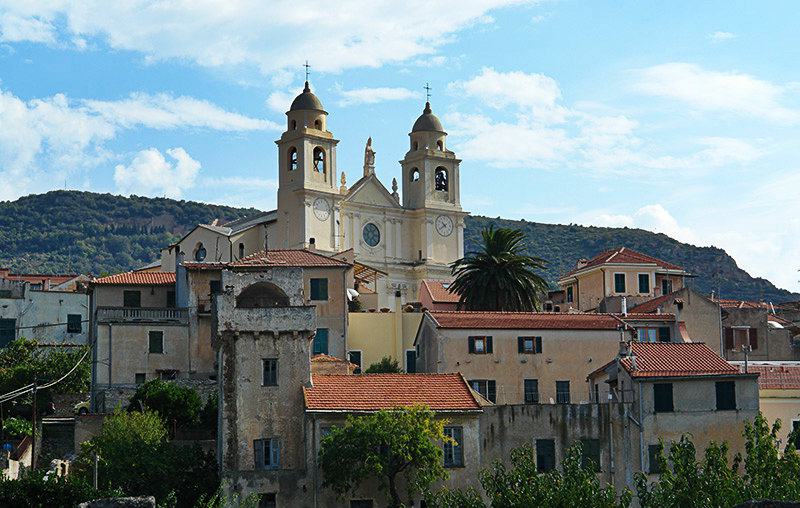 Vue pittoresque de la destination de vacances - Borgio Verezzi en Ligurie